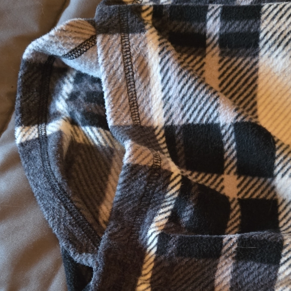 Cuddl Duds Black and White Plaid Blanket Robe - Picture 5 of 8